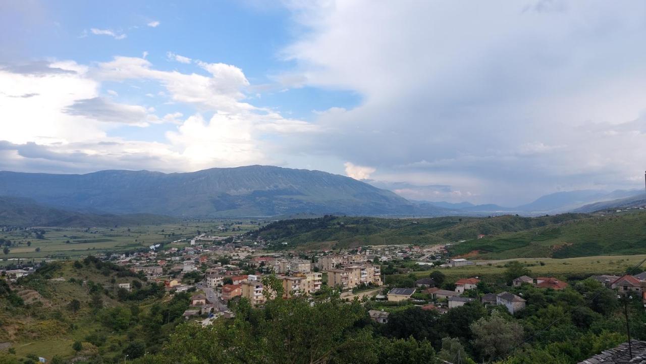 Relax Guesthouse Gjirokastër Eksteriør bilde