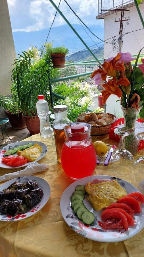 Relax Guesthouse Gjirokastër Eksteriør bilde