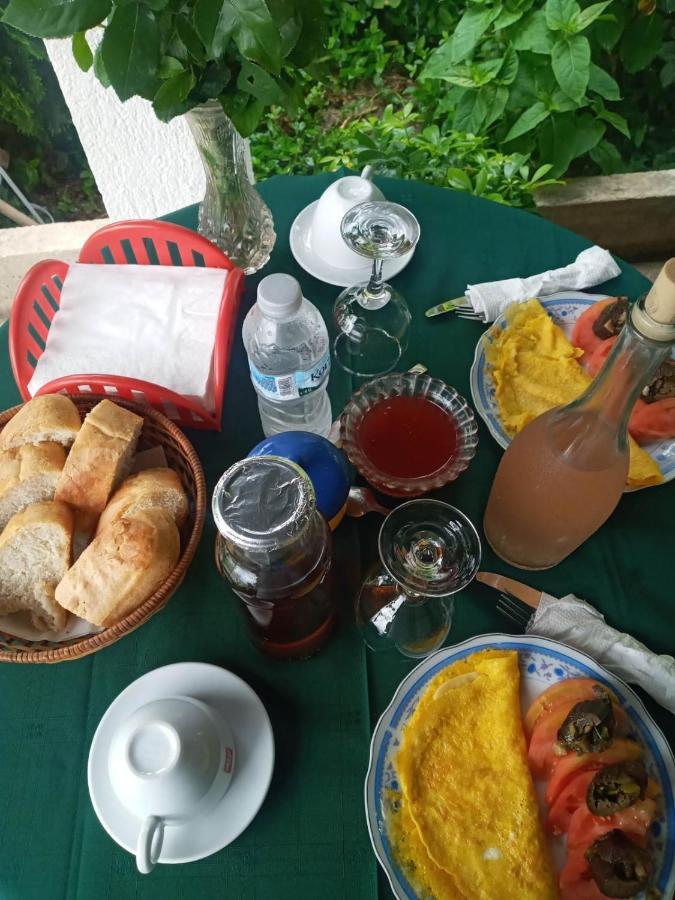 Relax Guesthouse Gjirokastër Eksteriør bilde