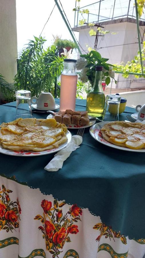 Relax Guesthouse Gjirokastër Eksteriør bilde