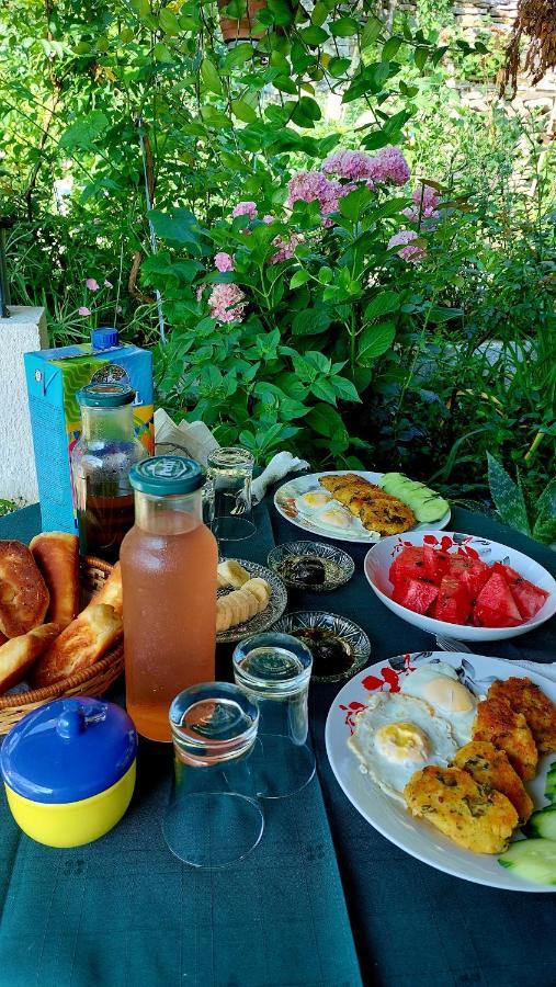 Relax Guesthouse Gjirokastër Eksteriør bilde