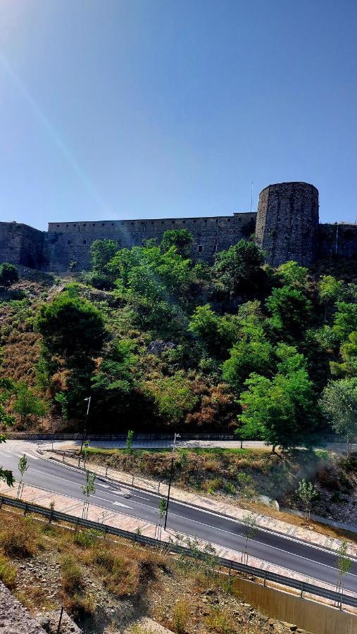 Relax Guesthouse Gjirokastër Eksteriør bilde
