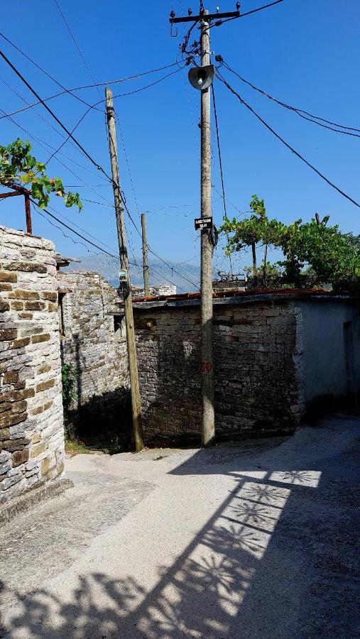 Relax Guesthouse Gjirokastër Eksteriør bilde